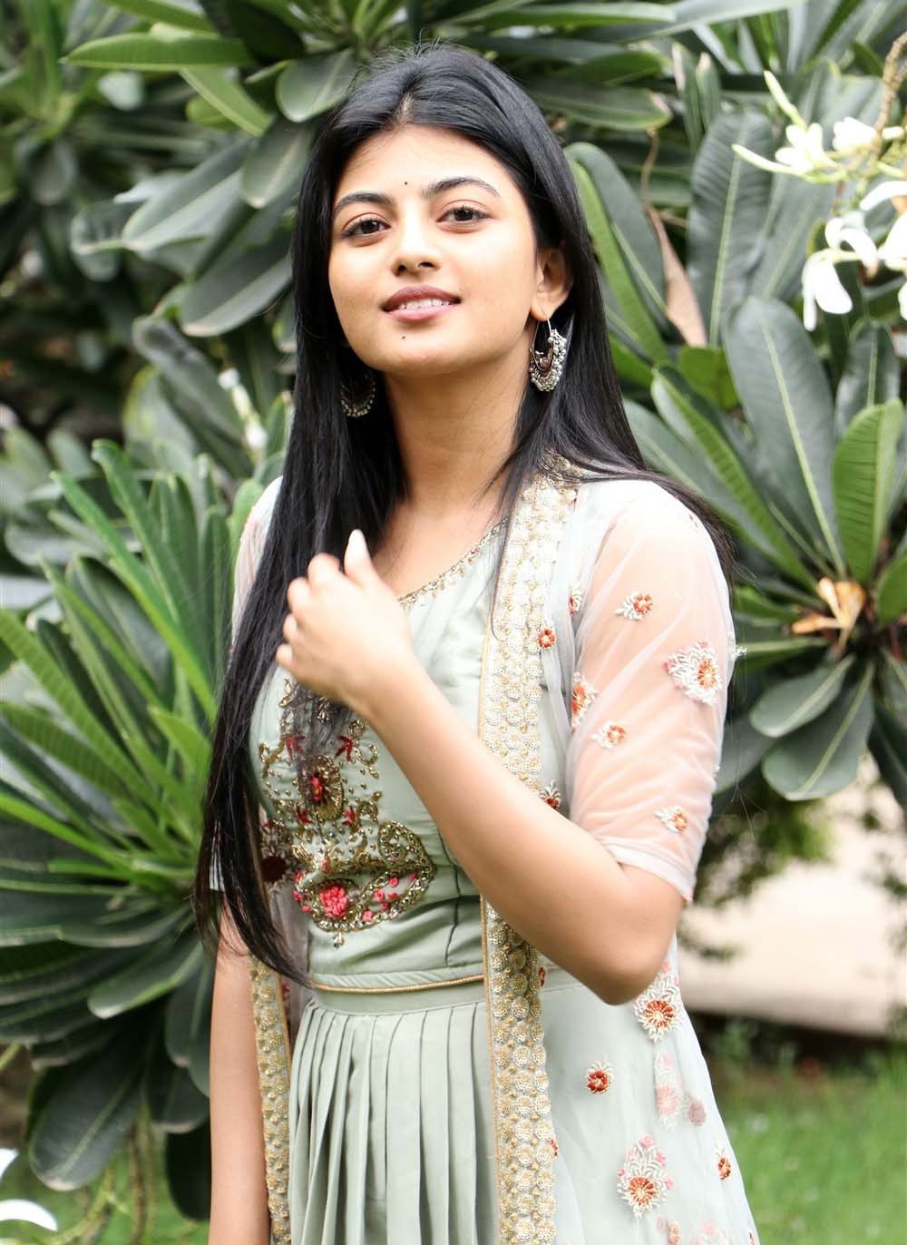 Actress Anandhi Latest Pictures